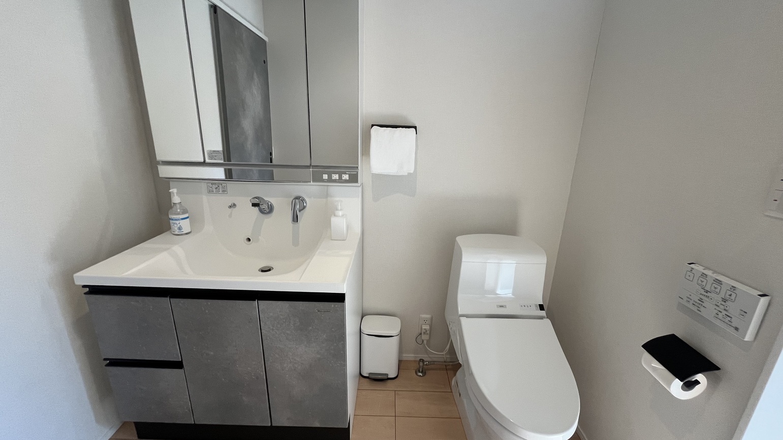 マスターベッドルーム（洗面）