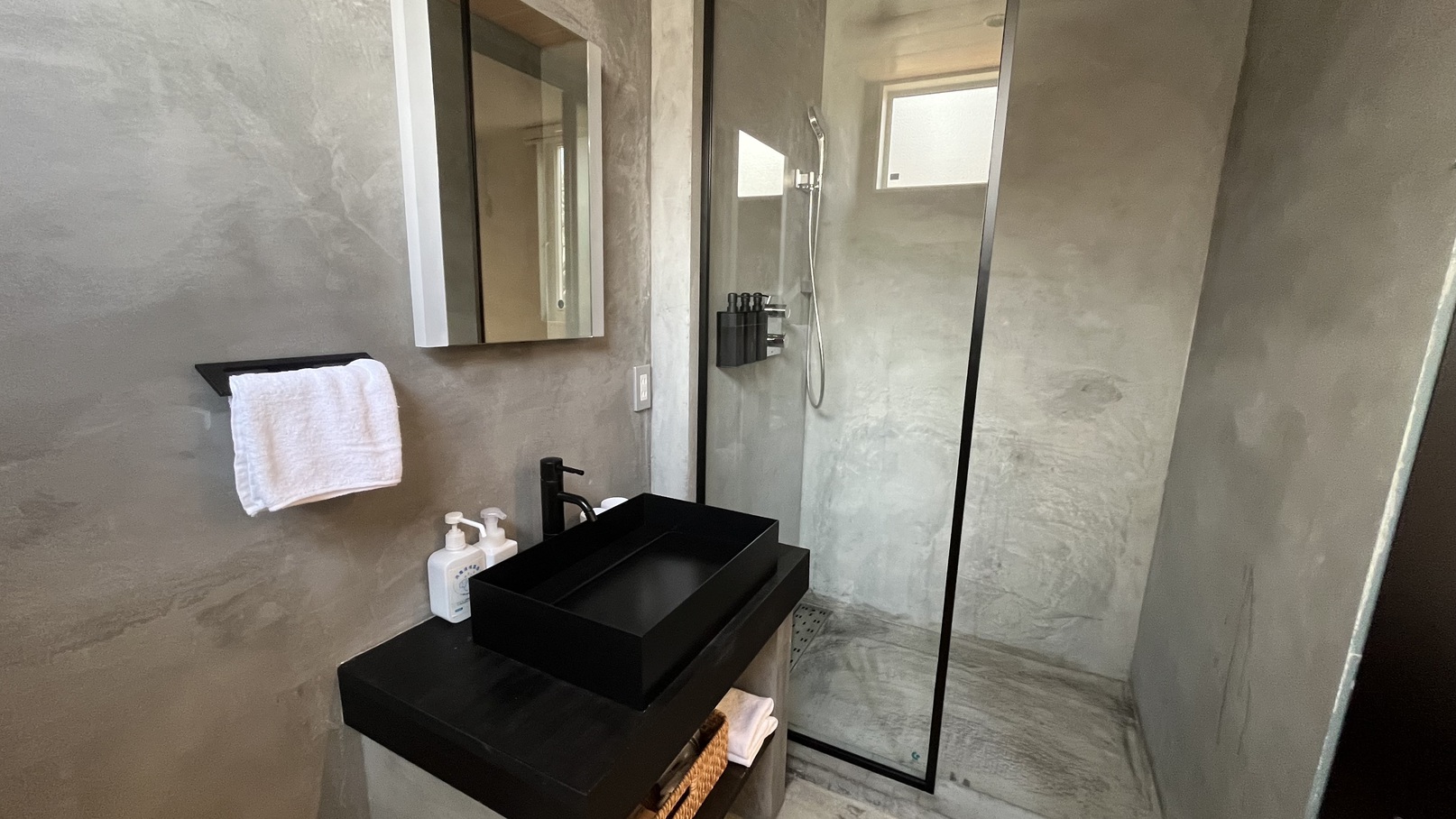 ベッドルーム２（シャワー・トイレ）