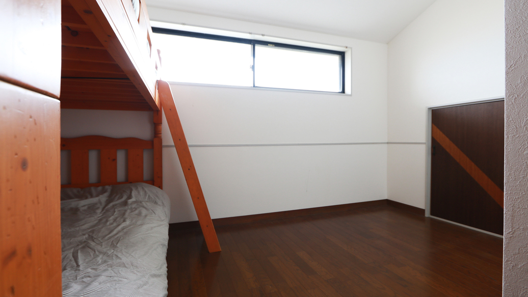 【洋室D】-二段ベッド-空間が広く、開放感のあるお部屋。