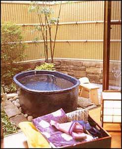 離れ「里山の四季」の部屋付き露天風呂の１例