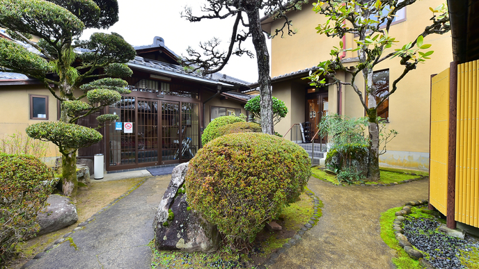 奈良公園内に佇む「KKR奈良みかさ荘」