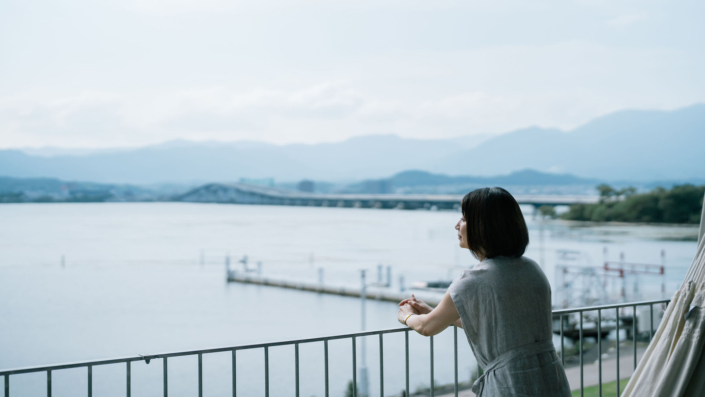 お部屋から琵琶湖を一望