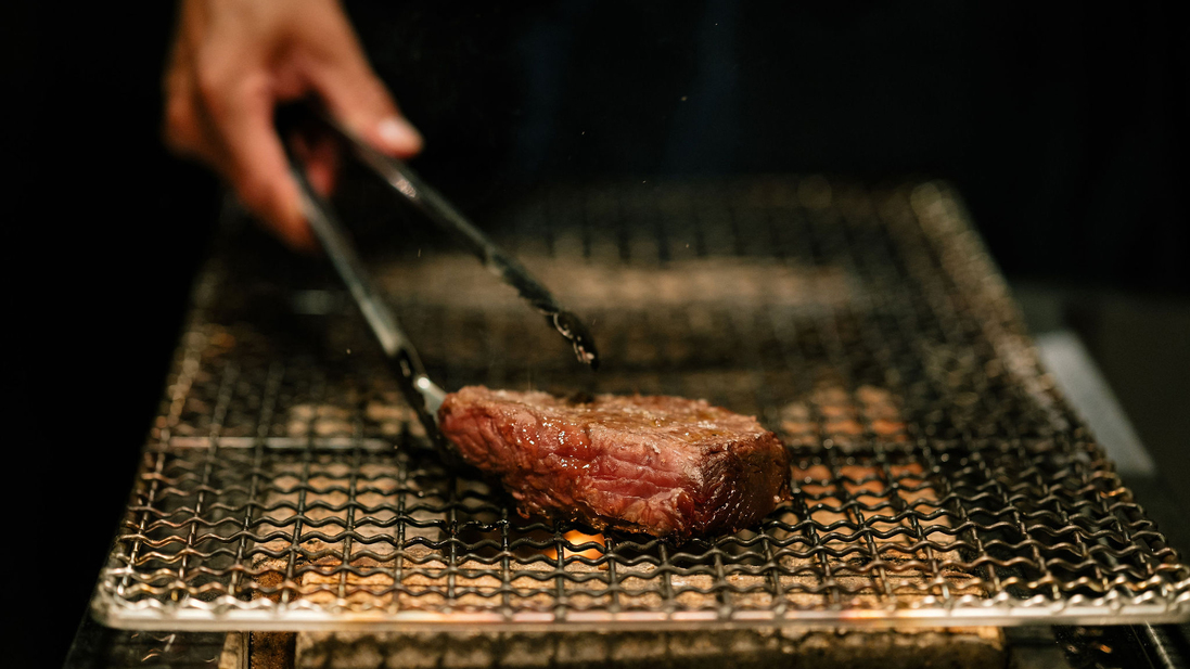 旨味を凝縮した熟成肉を味わう