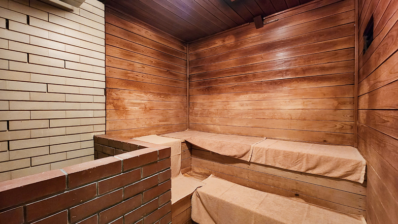 #男風呂ゆったりとした大き目のお風呂には、サウナ室を完備。