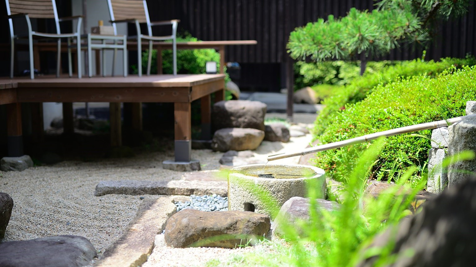「で」の間｜庭園
