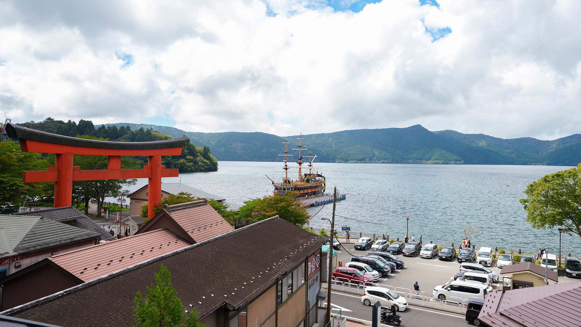 ・【風景】芦ノ湖遊覧と言えば箱根海賊船。宿からもご覧いただけます