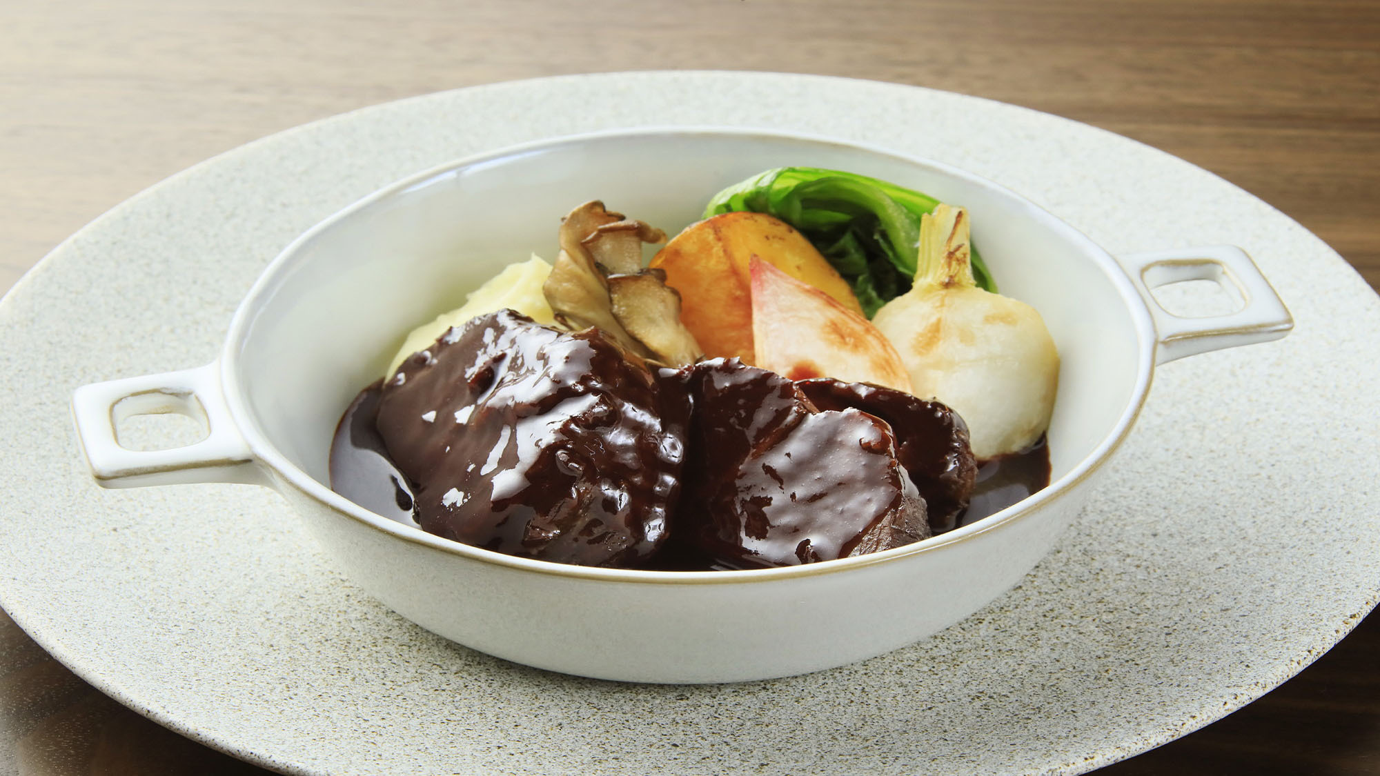 【夕食】伊豆の地酒で煮込んだ牛バラ肉の煮込み