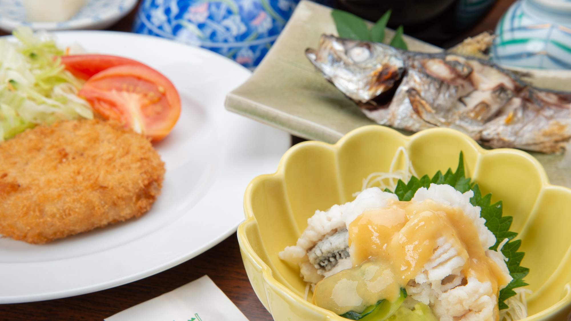 *【夕食一例】淡白でありながら旨味がある鱧の湯引きを、酢味噌とあわせてお召し上がりください