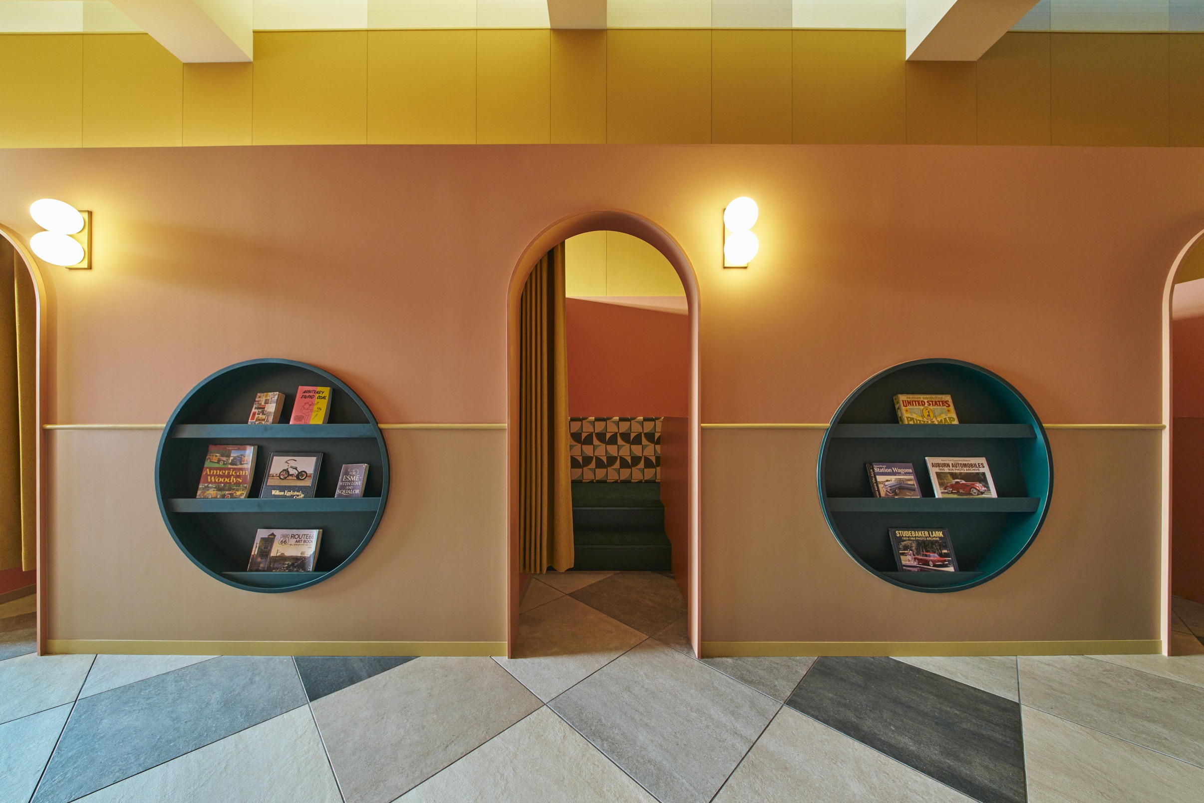 秘密基地のような半個室