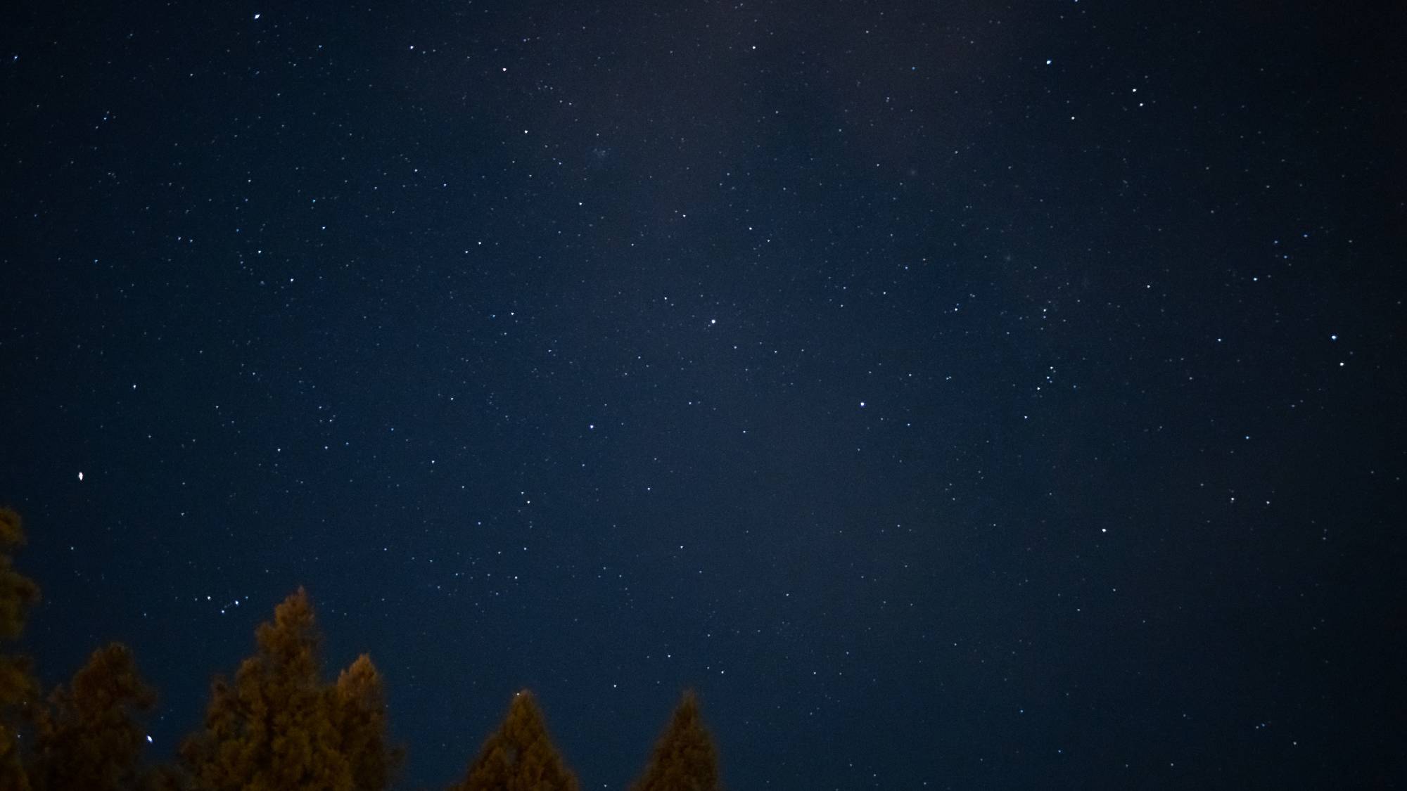 空を見上げれば、満天の星。普段見る事ができない光景に思わず感動——。