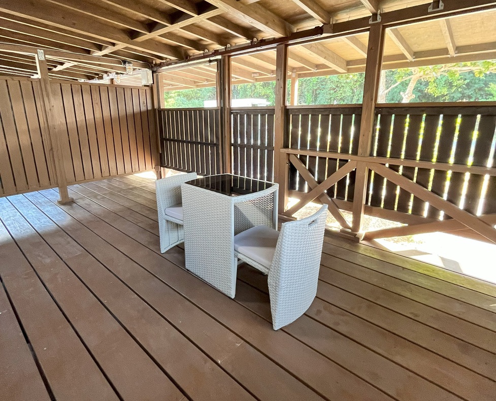 villa2・ウッドデッキでホッとコーヒータイム蚊帳張りなので虫の心配なし？
