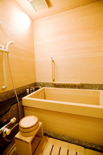 水戸駅近隣ホテルでは珍しい檜風呂（こちらは和室萩の間の1室のみとなります）
