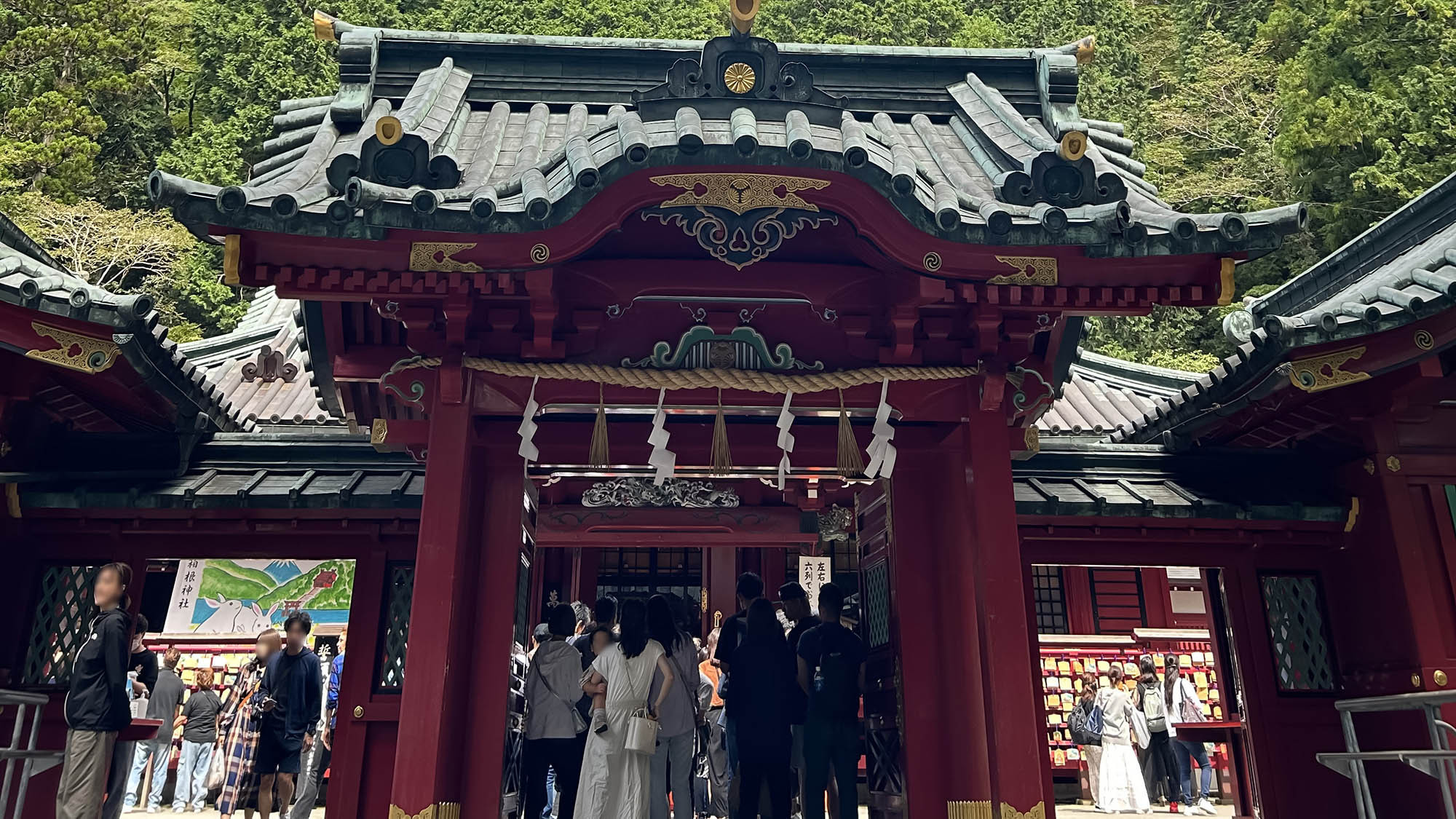・【九頭竜神社】たくさんの参拝客でにぎわいます