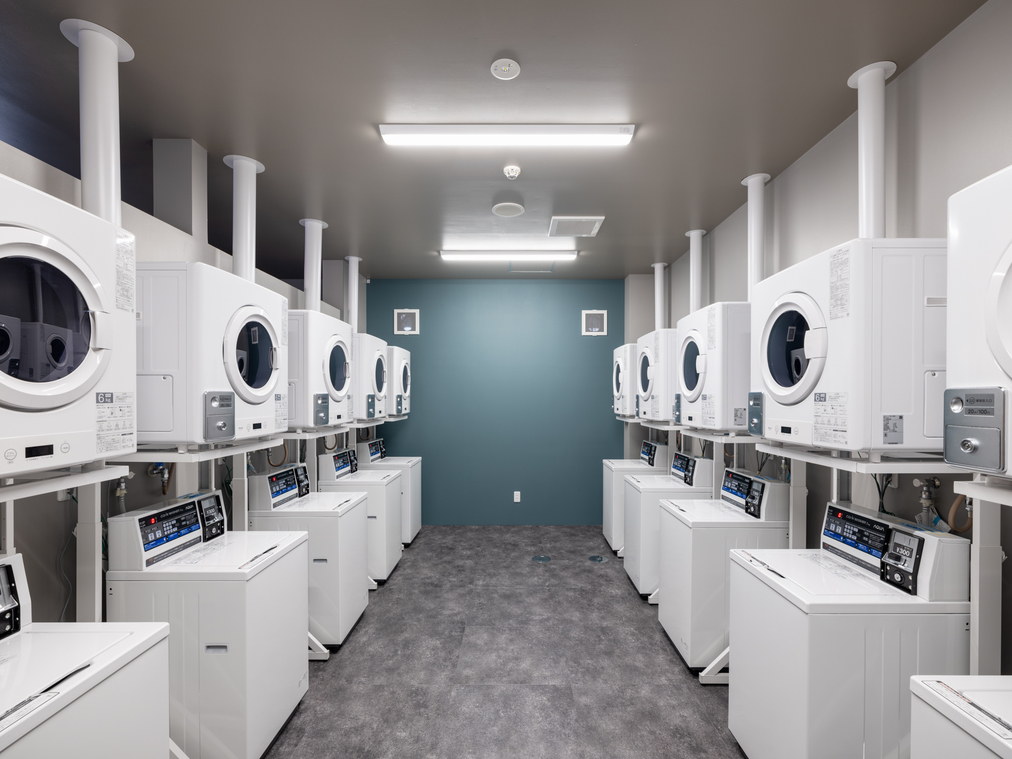 ランドリールーム洗濯機・乾燥機は各１０台揃えております。