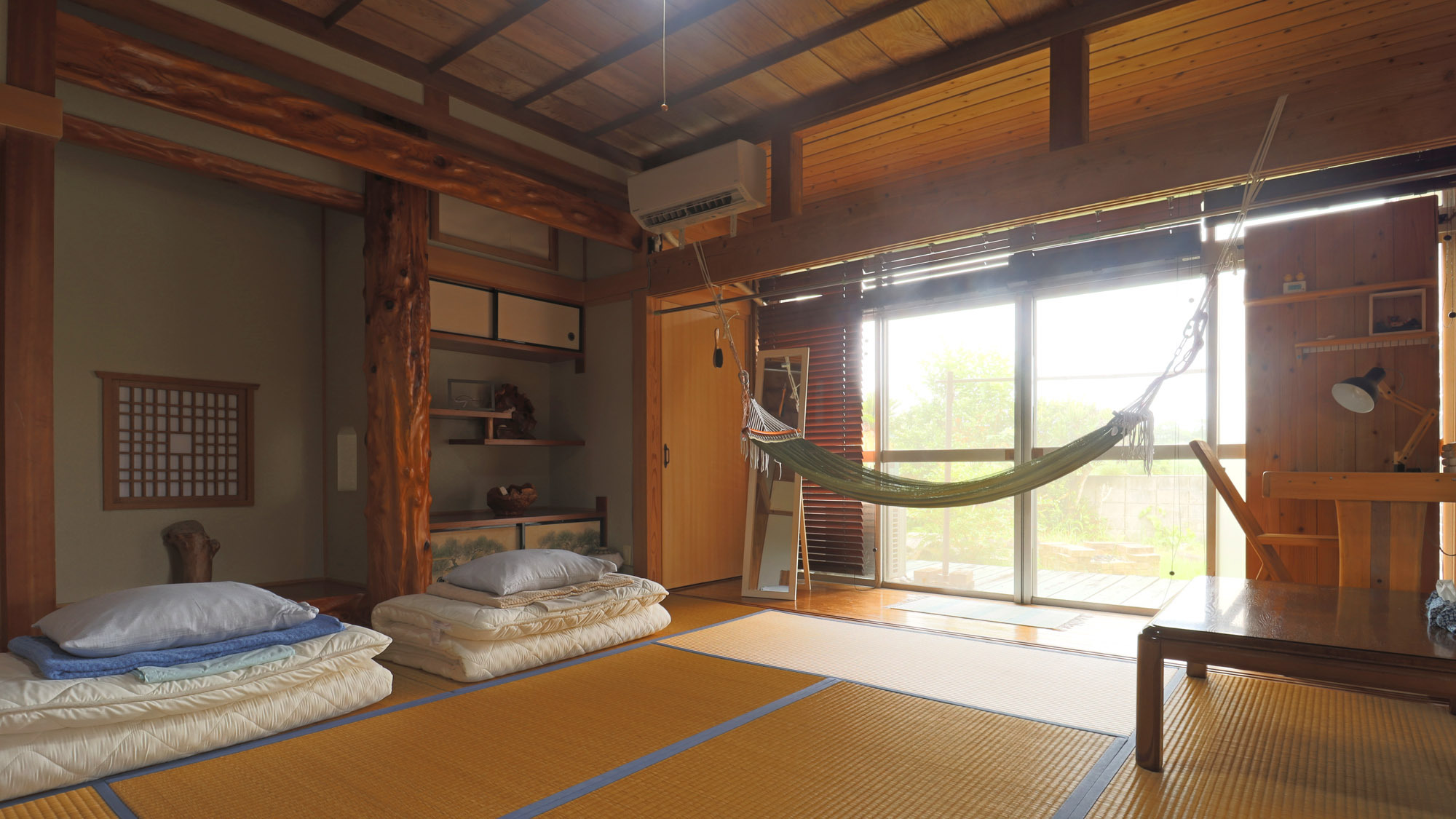 懐かしさ感じる畳のお部屋でおくつろぎください