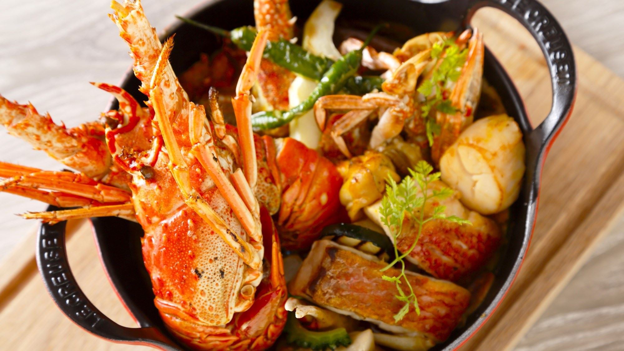 【隣接レストラン/シギラタートルベイ夕食】宮古島の新鮮な魚介類や地物野菜を使用した シーフード料理