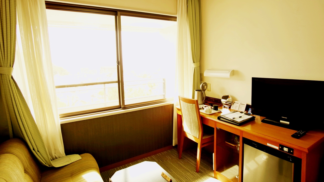 *【シングルルーム】1人旅・ビジネスも快適♪ゆったりソファーと松本の街を見渡す眺望で休息を。