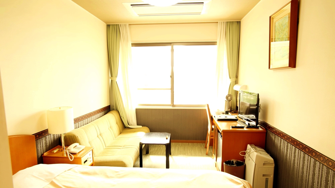*【シングルルーム】1人旅・ビジネスも快適♪ゆったりソファーと松本の街を見渡す眺望で休息を。