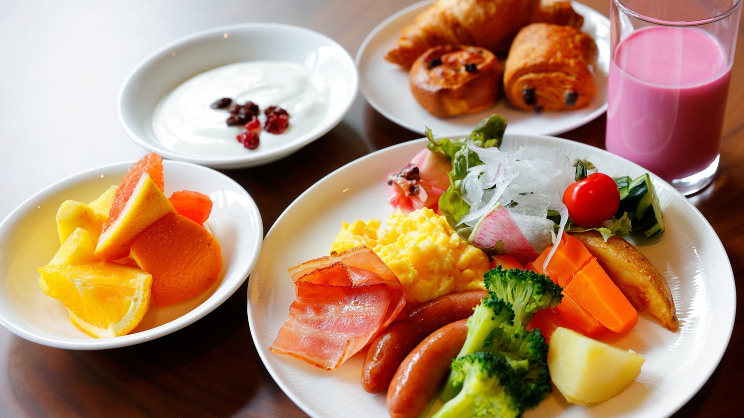 朝食料理一例※季節により食事の内容が異なります。