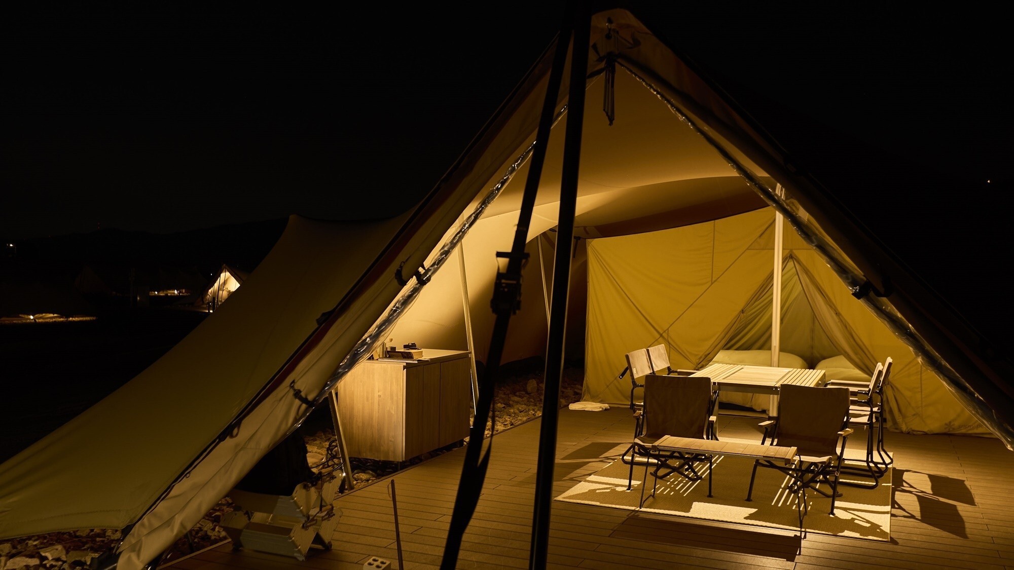 TENT｜スノーピークが開発した特別仕様のテント「LAND CAVE」※イメージ