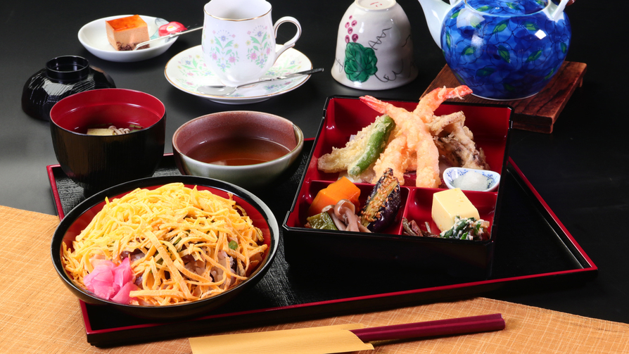 【日帰りランチ】当館名物のちらし寿司と季節の天ぷらを事前予約制でご用意しております