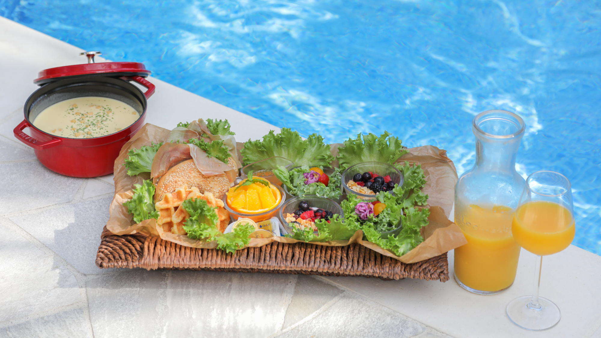 早起きして日の出に出逢い、水上でお召し上がりいただくフローティングブレックファーストを満喫