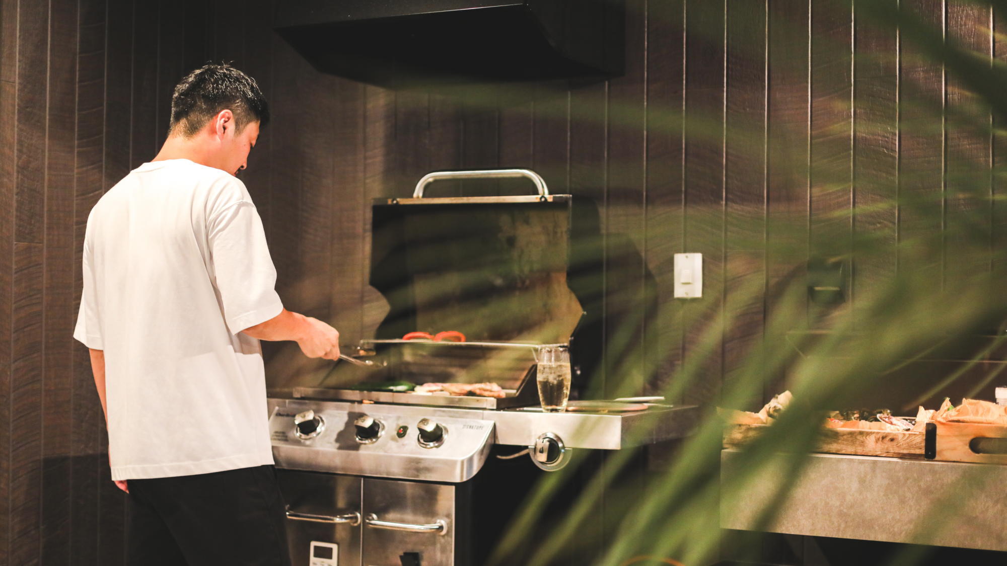 各部屋テラスに備え付けのグリルでバーベキューを楽しめます。