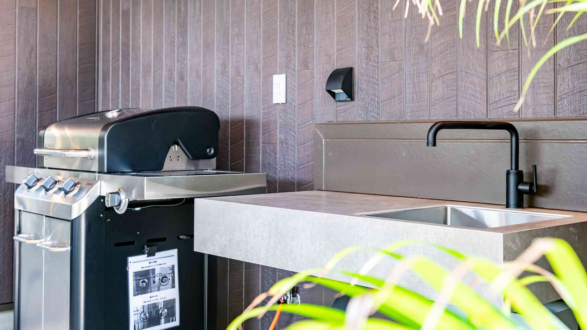 全棟にガスグリルが設置されています。食材のお持ち込みも可能。