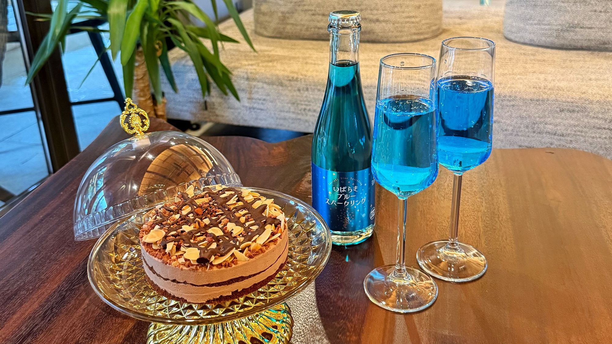 【アニバーサリープラン】ケーキとスパークリングワインで乾杯し、プライベートヴィラで至福の時間を。