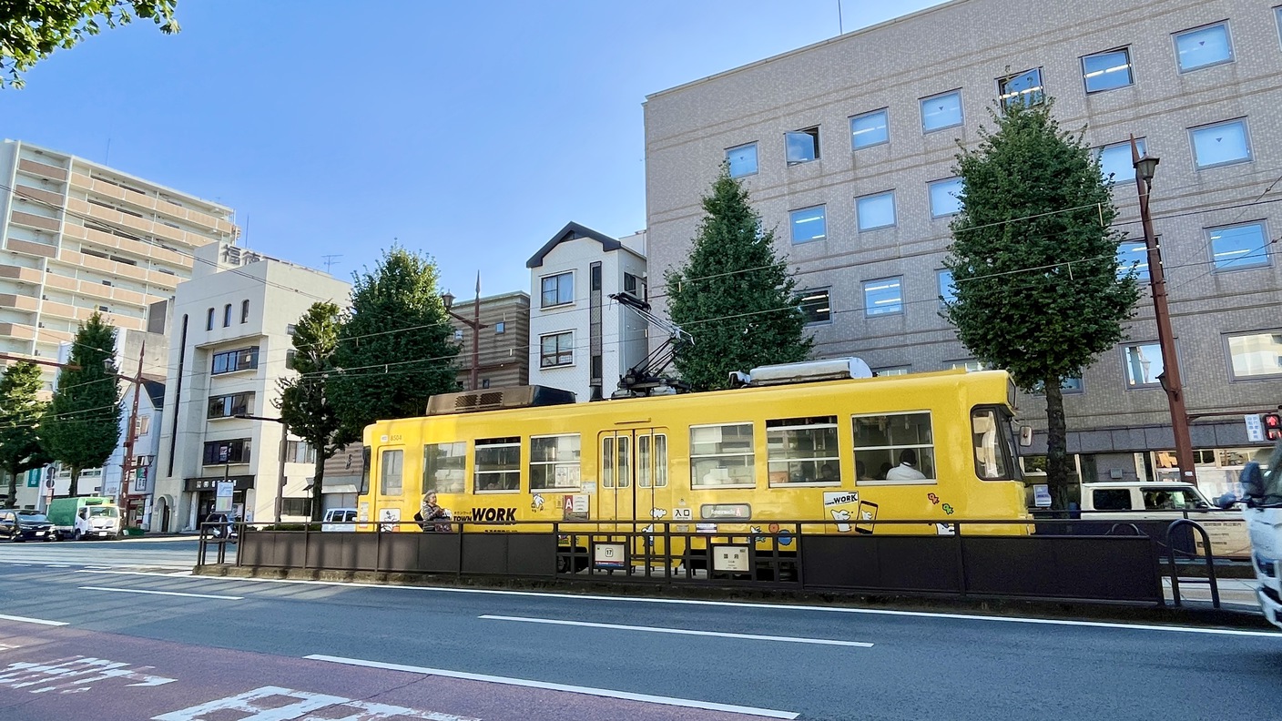 JR熊本駅から市電をご利用頂き「国府」又は「水前寺公園駅」が最寄り駅です。 ※Suica利用可