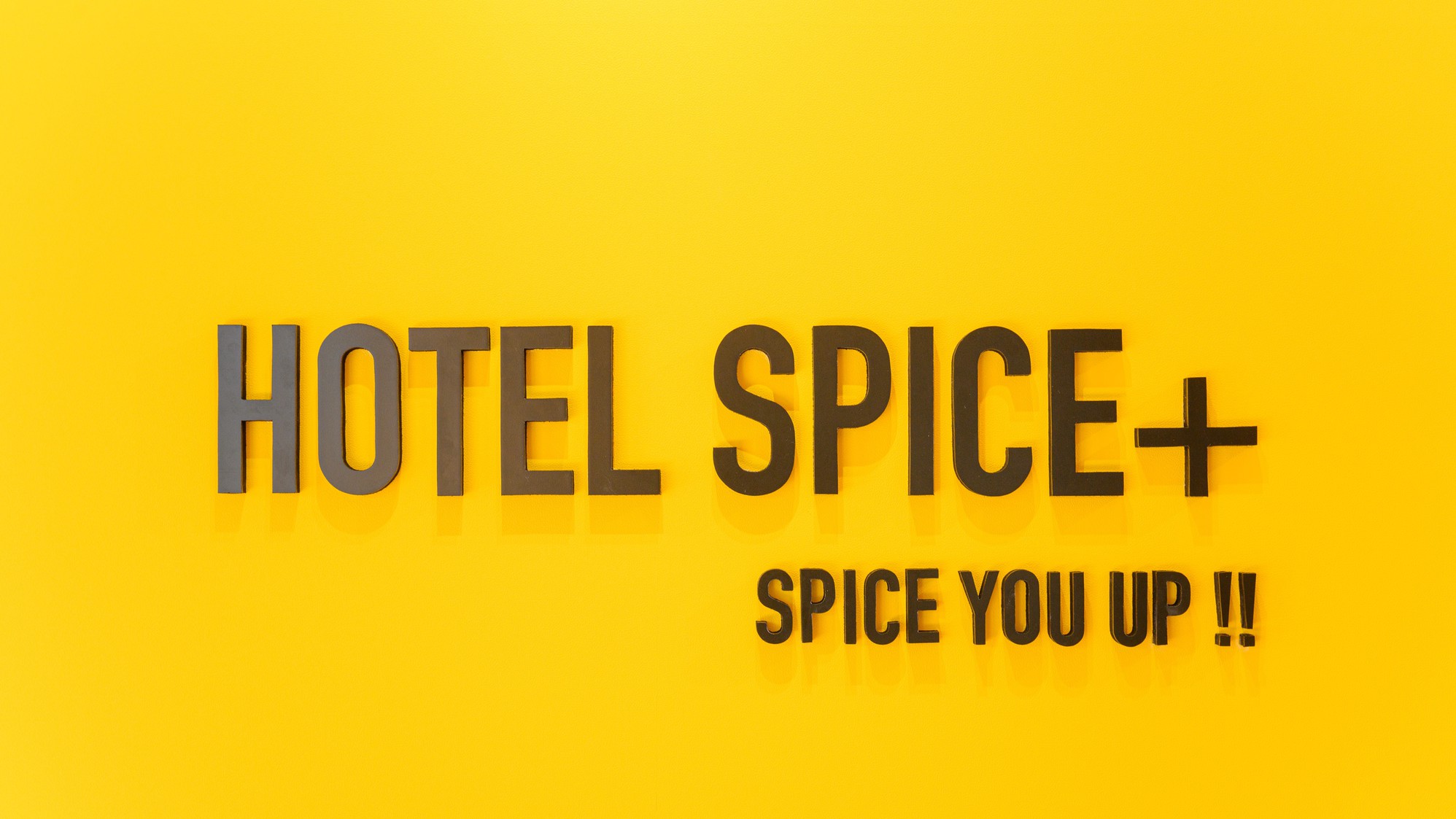 フロント／お客様の滞在と地域ならではの資源をSpiceとしてプラスするホテルです。