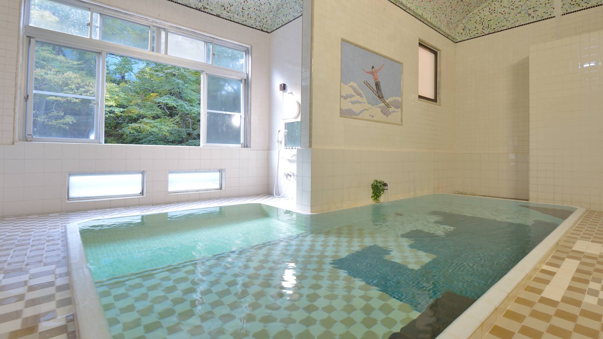 *大浴場/アーチ天井・モザイクタイルのお風呂は懐かしい風情を感じる芸術品