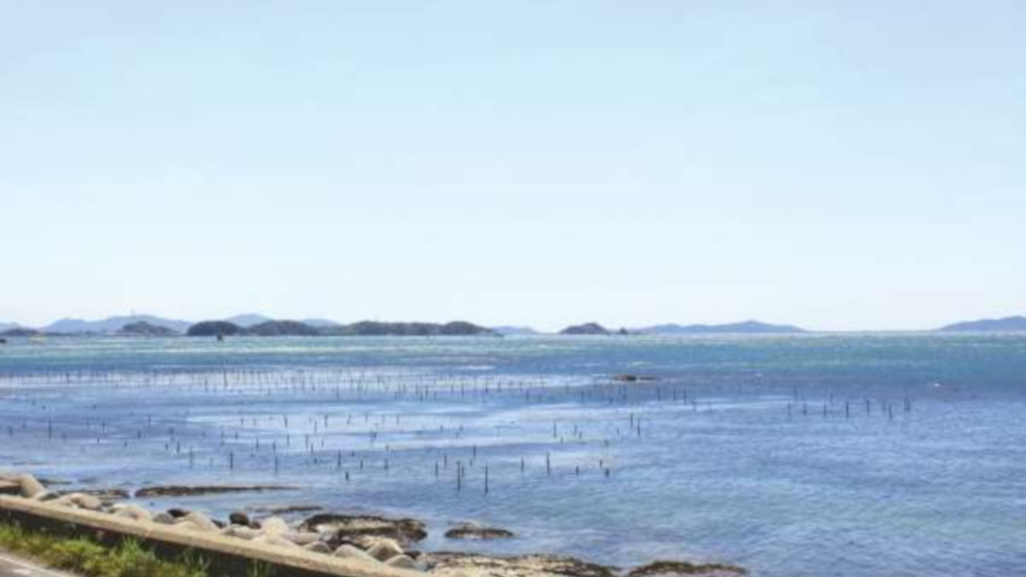 手前の島が「篠島」、奥には「渥美半島」