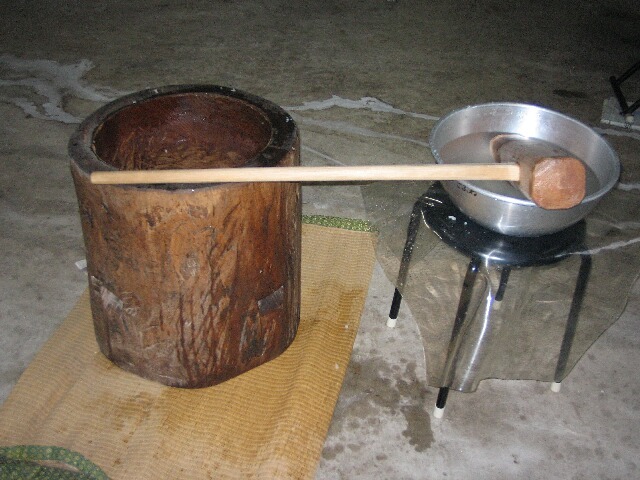 お餅つき（臼と杵）
