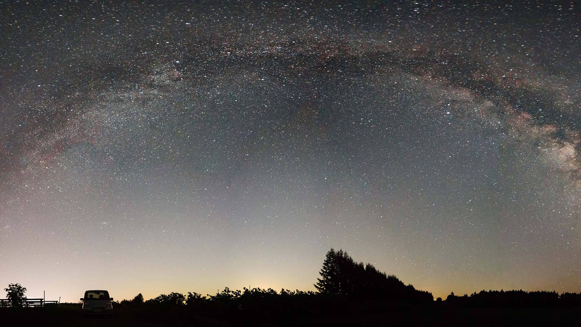 ・【周辺】ビルの灯りもネオンの光にも遮られない、あなただけの満点の星空が広がります