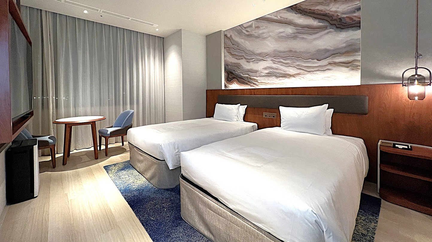 【デラックスツインルーム】ツインベッドの禁煙ルーム ※画像は一例です。