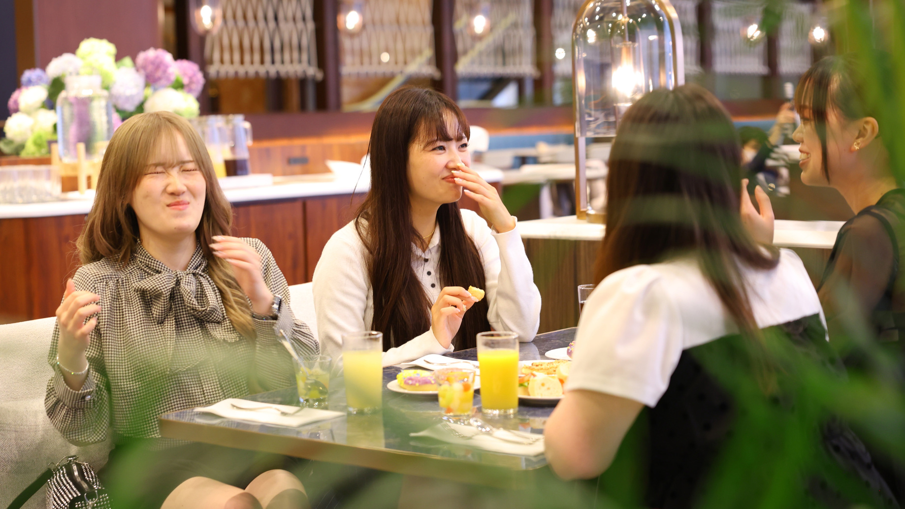 気心の知れた仲間とのおしゃべりタイムついつい話が弾んで時間を忘れてしまいますね♪