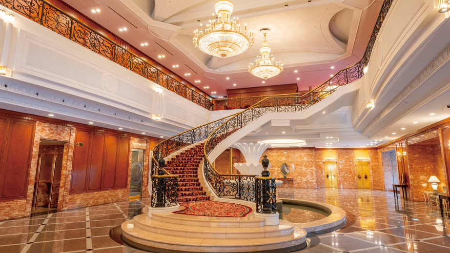 聖地巡礼はもちろん、記念撮影にもおすすめ。プレミアが誇る【螺旋階段】です。