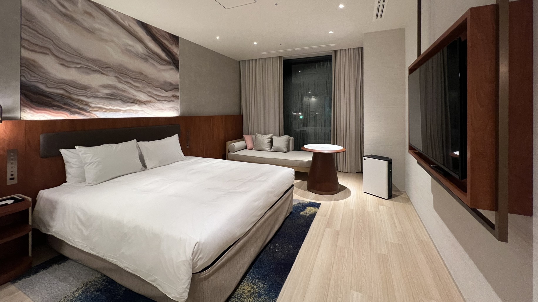 【ラグジュアリーダブルルーム】ダブルベッドの禁煙ルーム ※画像は一例です。