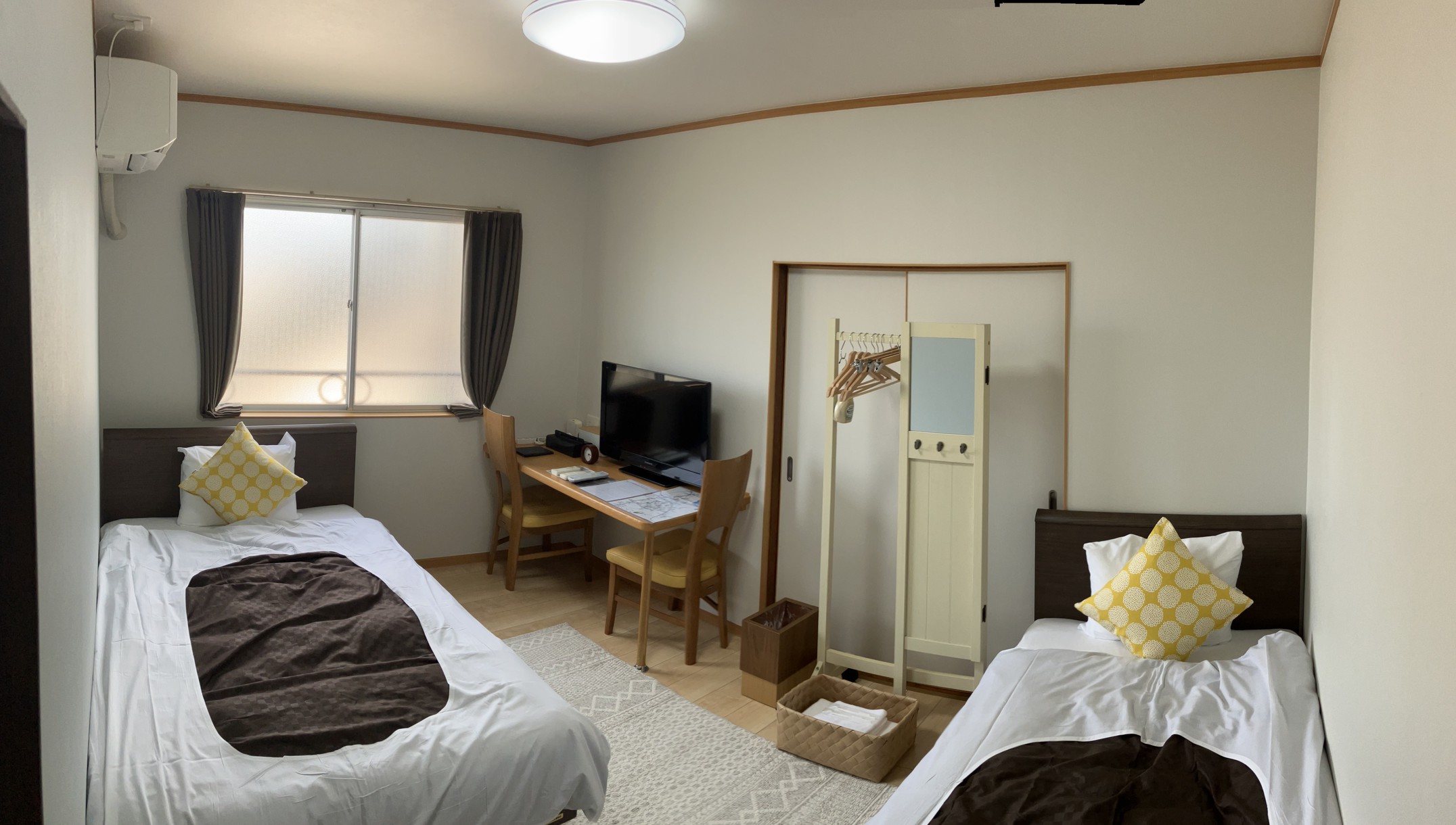 洋室202セミ&シングル（ベッド）フランスベッド社製湯治やリモートワークに最適です♪