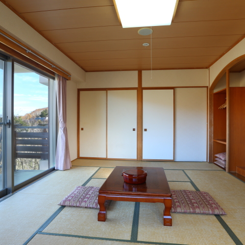 和室12畳の一例。眺望をお楽しみいただけるお部屋がございます。