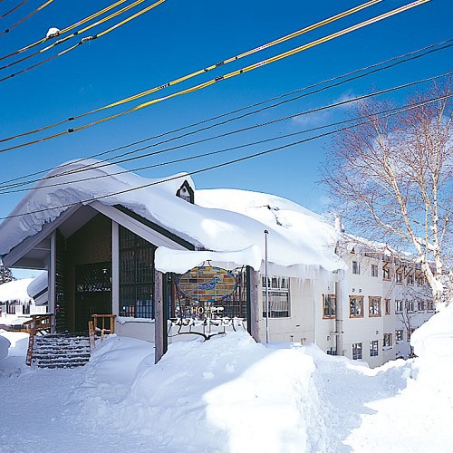 冬の風景志賀高原はまさにスキーシーズン！青空に雪がまぶしいですね。