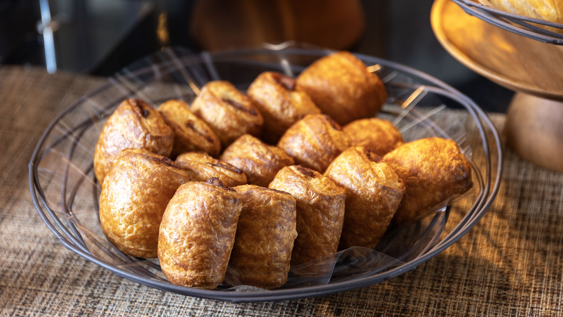 スーパーホテルの焼きたてパン一度ご賞味ください