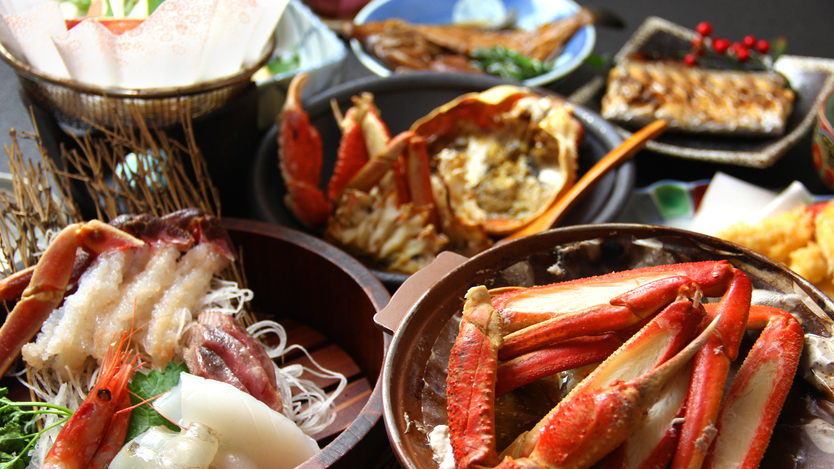 今が旬の蟹を存分に堪能できるよう、ボイル、天ぷら、焼き、刺しとあらゆる手法でご用意しております。