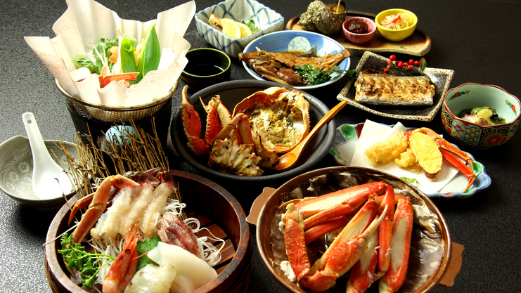 今が旬の蟹を存分に堪能できるよう、ボイル、天ぷら、焼き、刺しとあらゆる手法でご用意しております。