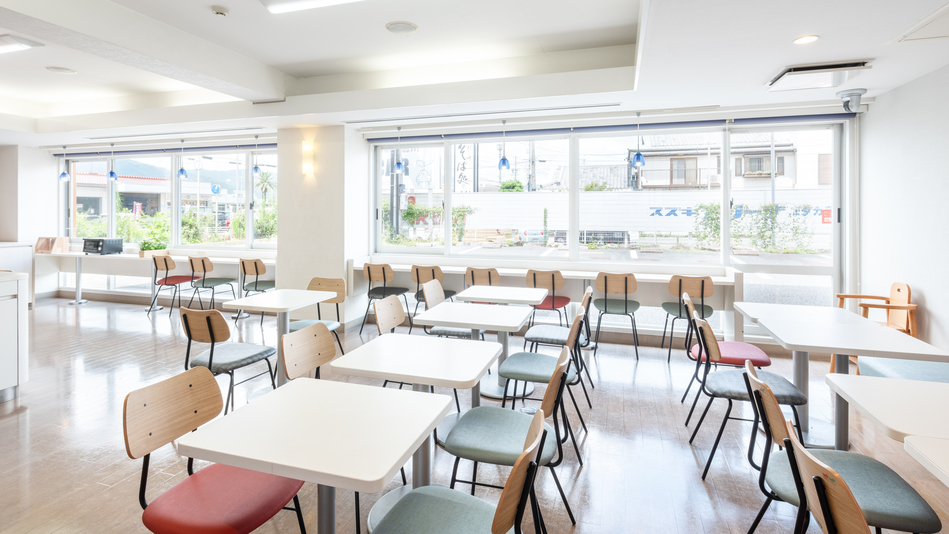 【ラウンジスペース】朝食での利用ウェルカムドリンクサービスとともに気ままにお過ごしください