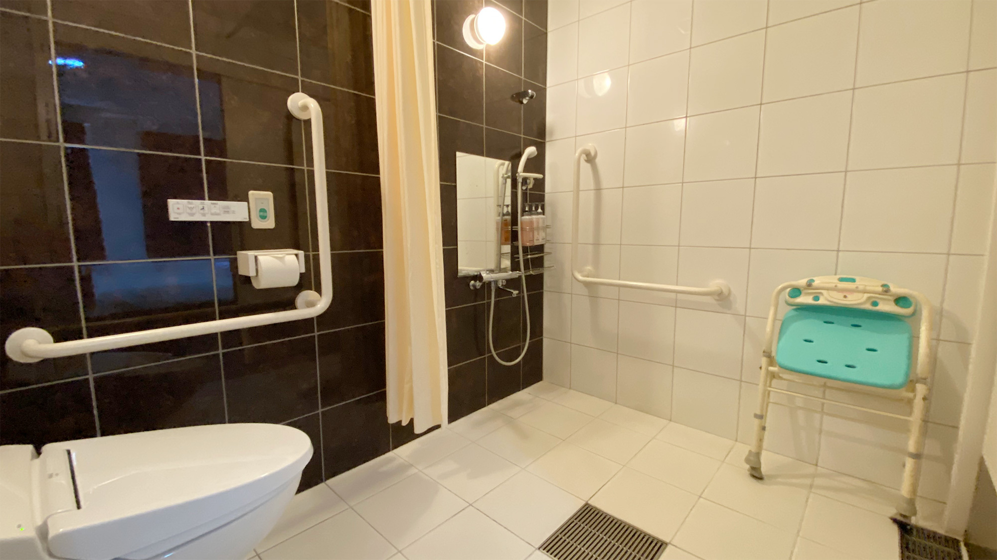 【ユニバーサルルーム】浴室の一例