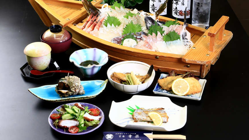 【舟盛り付き会席】朝獲れの新鮮な旬のお魚を使った海鮮料理に『豪快舟盛り』がついたボリューム満点のプラ