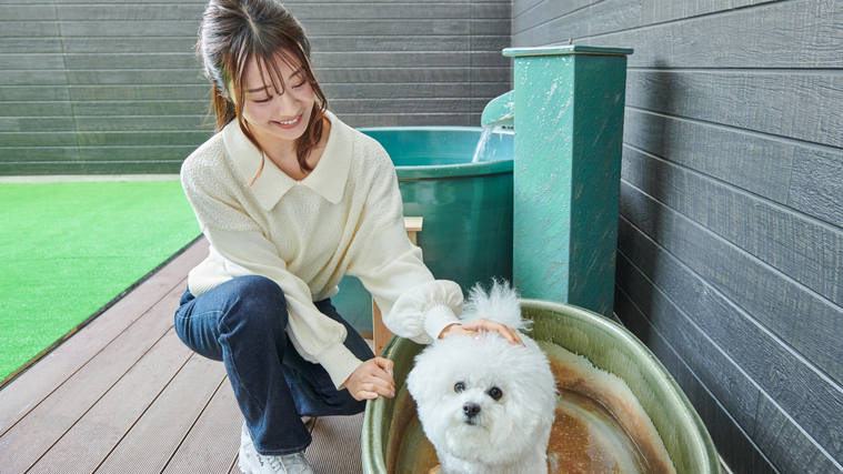 客室備え付けの露天風呂にはわんちゃん用の可愛らしい湯船も！わんちゃんも秋保温泉を堪能