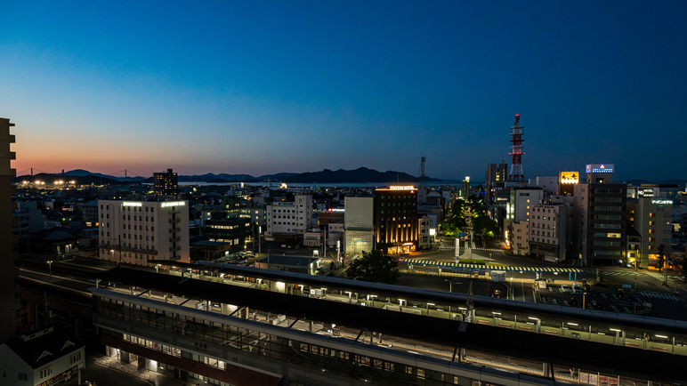 ホテル外観夕方写真_２